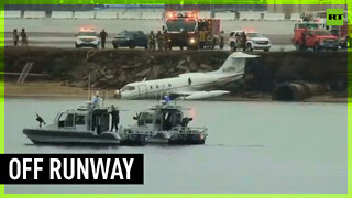 Plane overshoots runway, crashes into San Diego Bay
