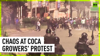 Riot police vs coca growers | Clashes at Bolivian protest