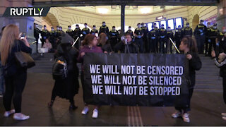 Hundreds protest against 6th lockdown in Melbourne, Australia
