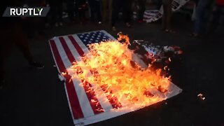 Pakistani protesters burn US and Israeli flags at pro-Palestine rally