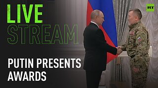 Putin presents awards in Kremlin