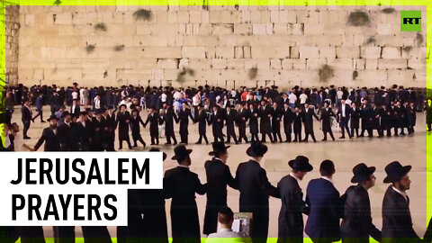 Thousands gather at Western Wall ahead of Jewish holiday