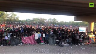 Thousands of migrants filmed under Texas bridge as border crisis intensifies