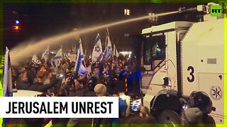 Protesters break through police barricades at rally outside Netanyahu’s house