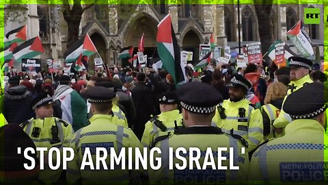 Pro and anti-Palestine protesters rally in London