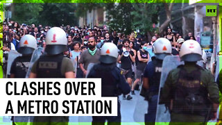 Greek cops clash with protesters in Athens