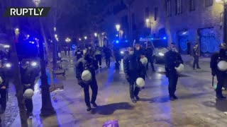 Party crashed | Police disperse Barcelona street rave for breaking COVID rules