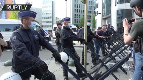 Anti-lockdown rally descends into scuffles in Brussels