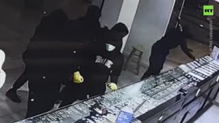 Hammer-wielding robbers CLEAN OUT Concord jewelry store