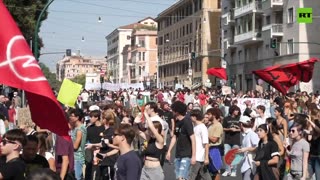 'Our future is in your hands'| Massive climate protest takes place in Rome