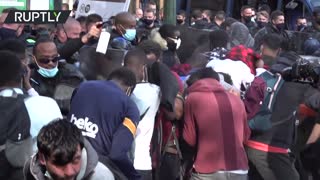 Hundreds flood Paris demanding housing for migrants and homeless