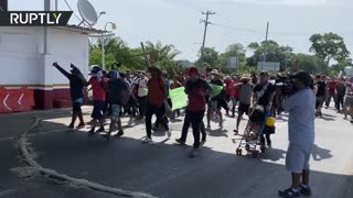 Central American migrants continue to march through Mexico