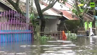 Hundreds displaced as flooding situation in Indonesia worsens