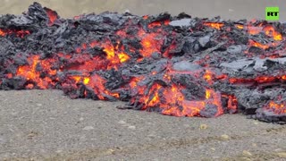 New fissure at Icelandic volcano prompts hikers' evacuation