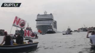 Floating protest | Flotilla challenges return of cruise ships to Italy’s Venice